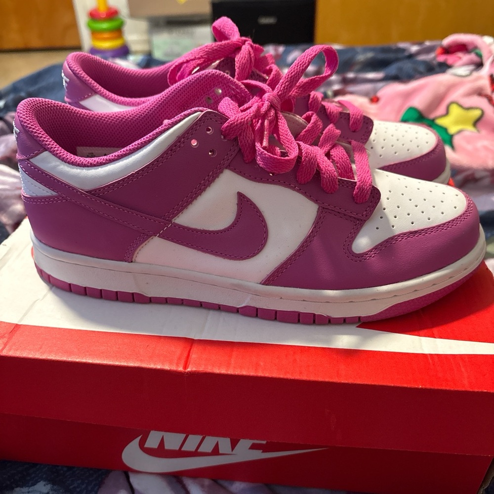 Nike Dunks - Picture 2 of 4